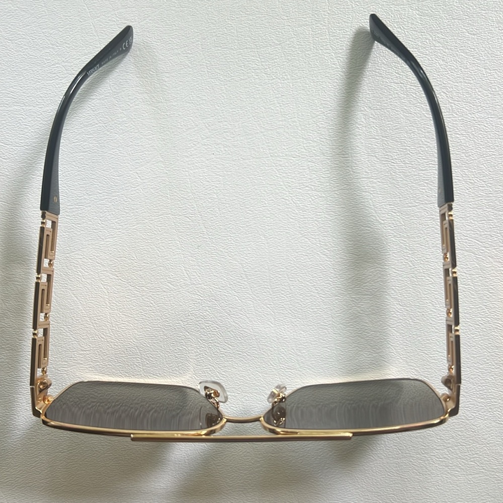 VERSACE Greca Navigator Sunglasses 😎 - Picture 8 of 9